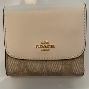 Coach Trifold Wallet in Blocked Signature Canvas